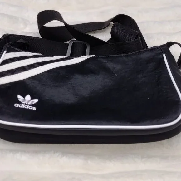 Adidas Originals Adicolor Classic Mini Airliner Bag – Black/White - Picture 2 of 8